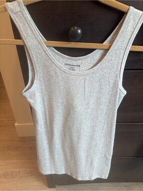 Amazon Essentials Light Gray Scoop Neck Tank Top size S.